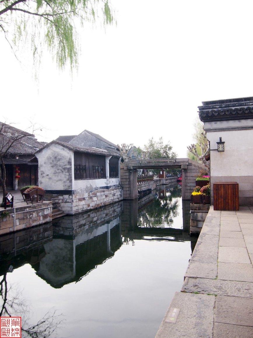 惊险！3吨炸药运输车出现在禁行公路上......